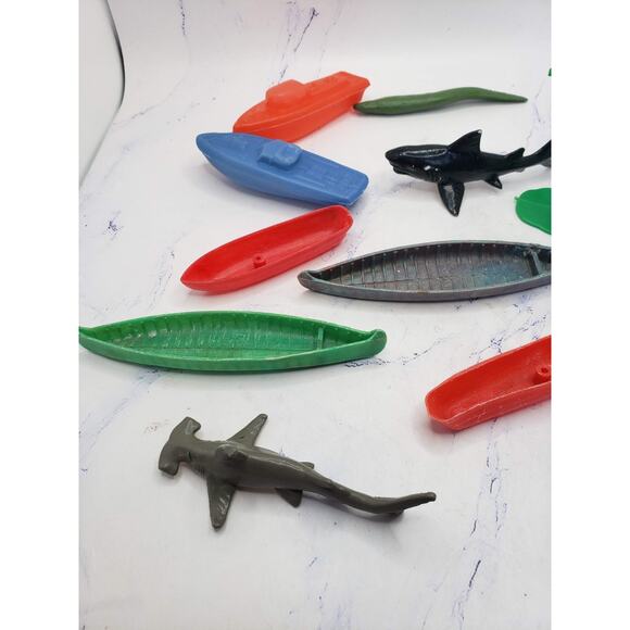 Miniature Plastic Sharks and Boats Tropical Mixed lot - Picture 2 of 5